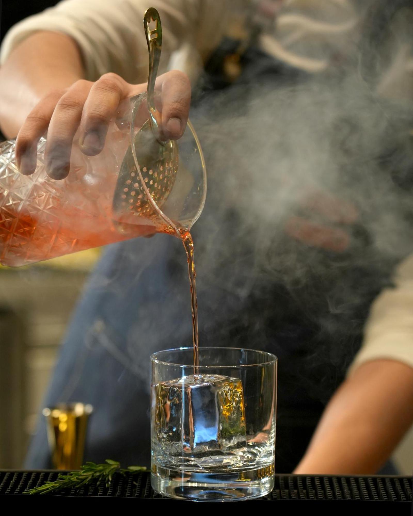 Fairmont リヤード エクステリア 写真 A glass of iced tea