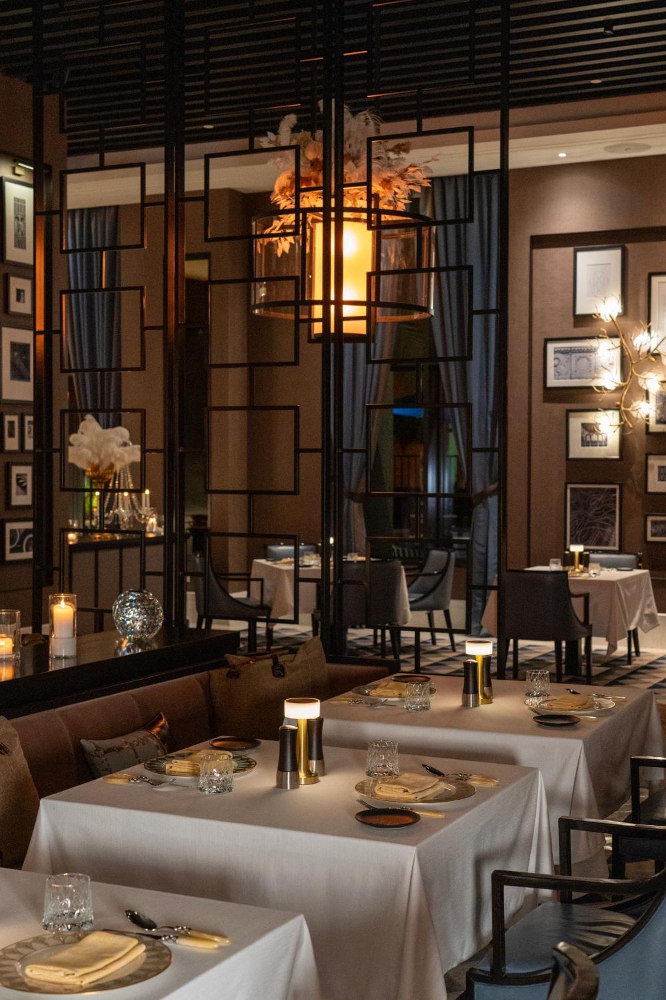 Fairmont リヤード エクステリア 写真 The interior of the restaurant