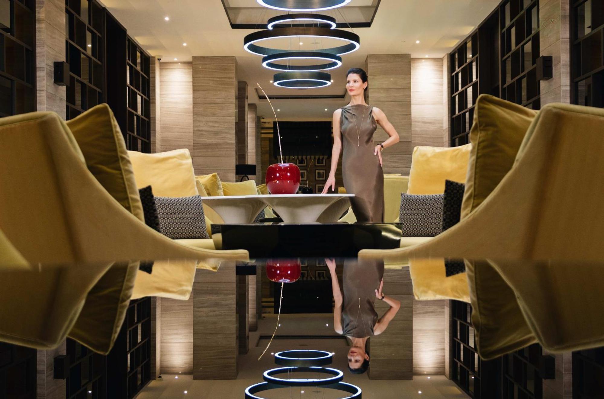 Fairmont リヤード エクステリア 写真 The interior of the hotel