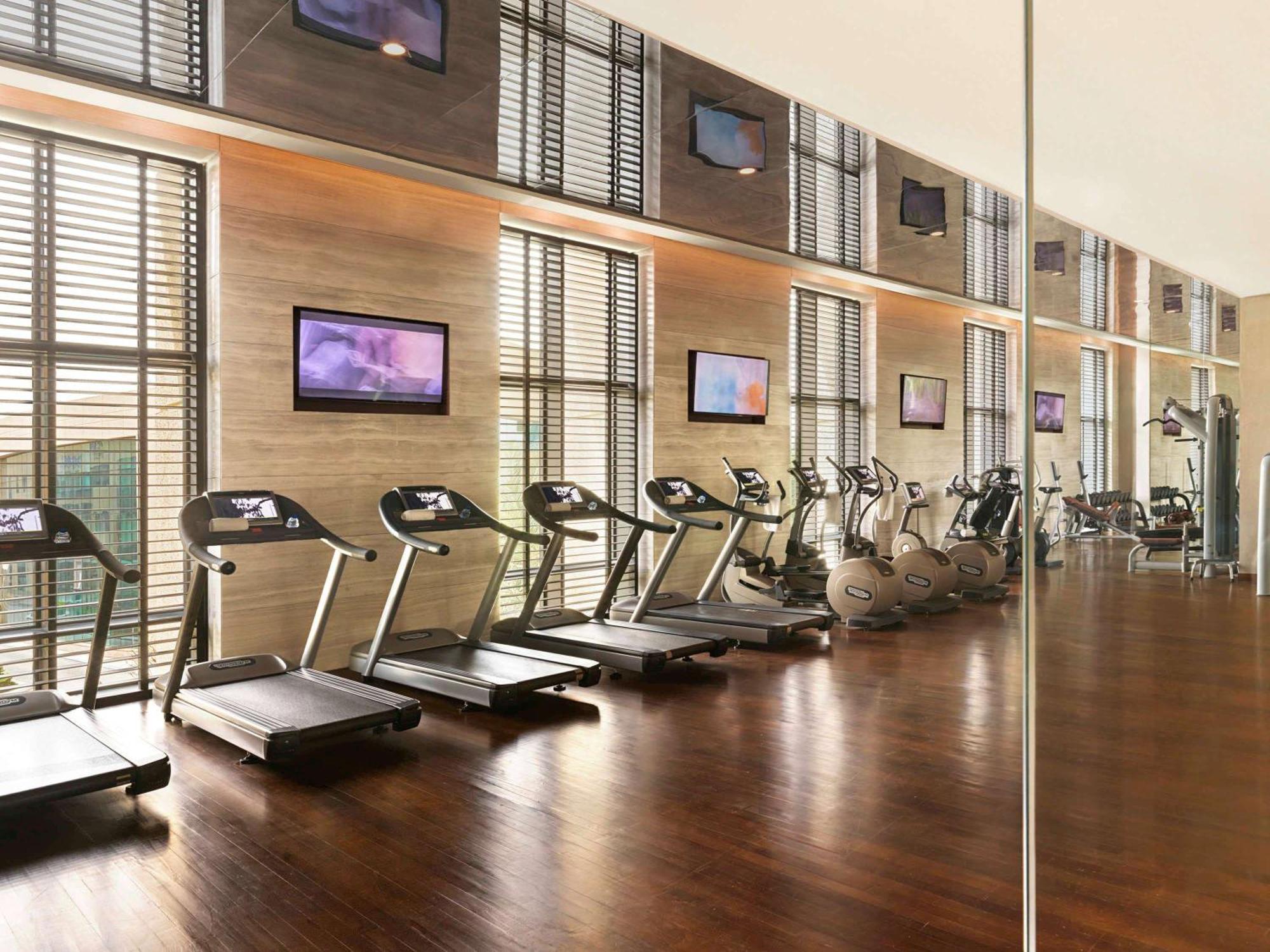 Fairmont リヤード エクステリア 写真 The gym at the hotel